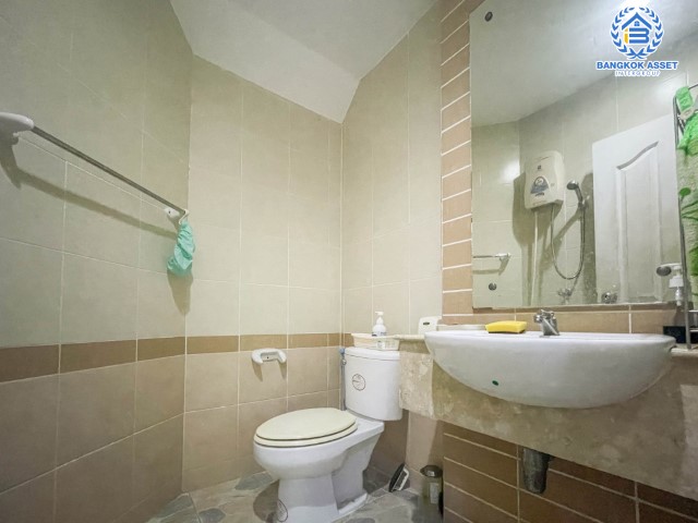 *****ทาวน์เฮ้าส์มือสอง 3 ชั้น ม.ภุมรินทร์ พหลโยธิน72 หลังมุม บนเนื้อที่ 37 ตร.ว. ฟังก์ชัน 5 ห้องนอน 4 ห้องน้ำ 2 ที่จอดรถ แถมฟรี! 3 เครื่องปรับอากาศ 7 เครื่อง และปั๊มน้ำ 1 เครื่อง ทำเลดีมาก เชื่อมต่อ ถ.พหลโยธิน, ถ.รังสิต-ปทุมธานี ใกล้ห้างเซียร์รังสิต ฟิวเจอร์พาร์ครังสิต และรถไฟฟ้าสายสีแดงเข้ม "สถานีหลักหก"